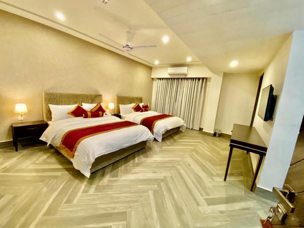 Shelton Rezidor Hotel Kumrat Road